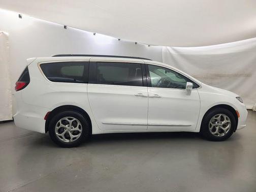 Bright White Clearcoat 2022 Chrysler Pacifica Limited