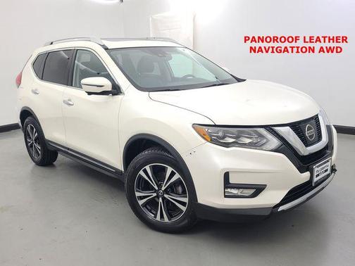 Pearl White 2017 Nissan Rogue SL