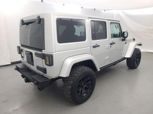 Bright Silver Metallic Clearcoat 2012 Jeep Wrangler Unlimited Sahara