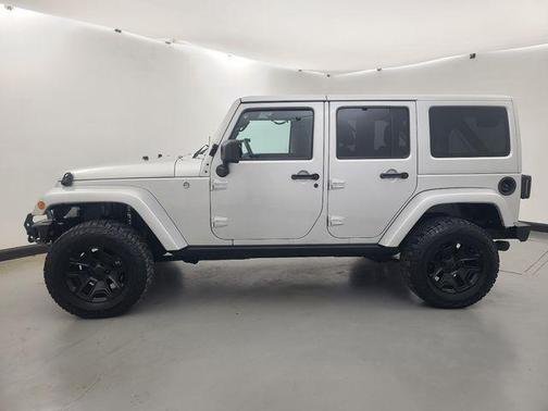 Bright Silver Metallic Clearcoat 2012 Jeep Wrangler Unlimited Sahara