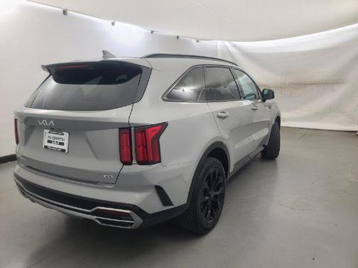 Wolf Gray 2023 Kia Sorento SX