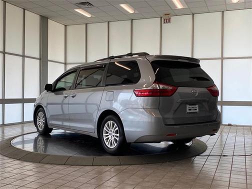 2017 Toyota Sienna XLE