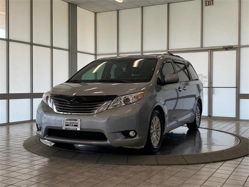 2017 Toyota Sienna XLE