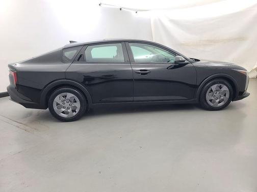 Aurora Black Pearl 2025 Kia K4 LX