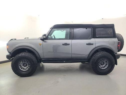 CARBONIZED GRAY METALLIC 2023 Ford Bronco Badlands