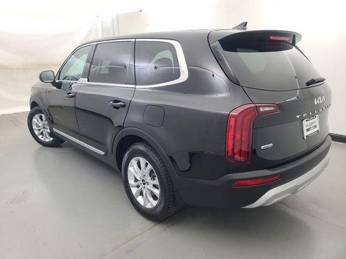 Ebony Black 2022 Kia Telluride LX