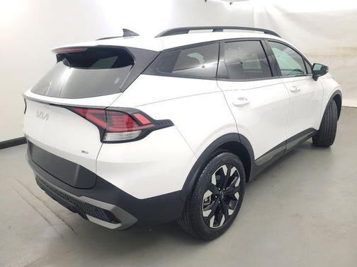 Glacial White Pearl 2023 Kia Sportage X-Line
