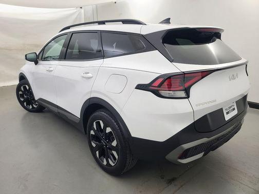Glacial White Pearl 2023 Kia Sportage X-Line