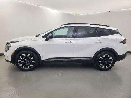 Glacial White Pearl 2023 Kia Sportage X-Line