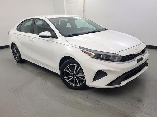Snow White Pearl 2024 Kia Forte LXS