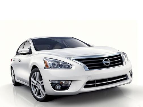 Solid White 2015 Nissan Altima 2.5 S