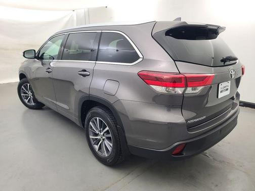 Predawn Gray Mica 2017 Toyota Highlander XLE
