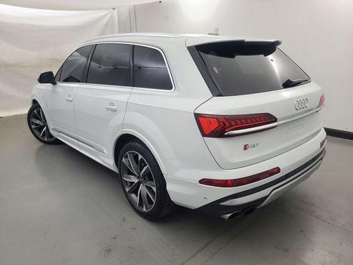 Glacier White Metallic 2022 Audi SQ7 4.0T Prestige