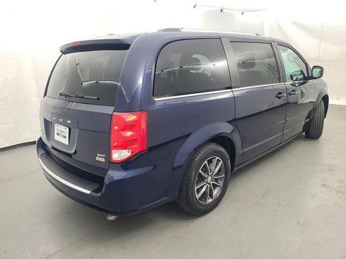 Contusion Blue Pearlcoat 2017 Dodge Grand Caravan SXT