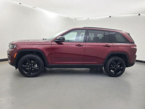 Velvet Red Pearlcoat 2023 Jeep Grand Cherokee Altitude
