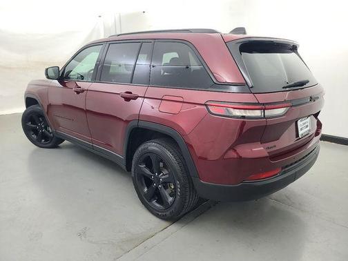 Velvet Red Pearlcoat 2023 Jeep Grand Cherokee Altitude