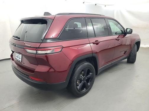 Velvet Red Pearlcoat 2023 Jeep Grand Cherokee Altitude