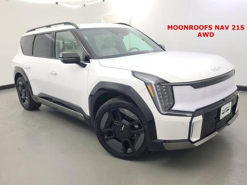 Glacial White Pearl 2025 Kia EV9 GT-Line