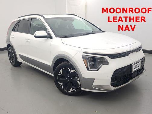 Snow White Pearl 2023 Kia Niro EV Wave