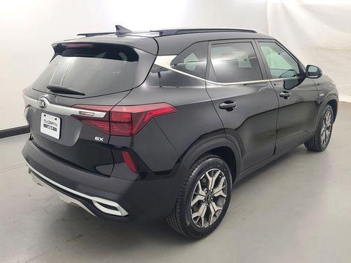 Cherry Black 2021 Kia Seltos EX