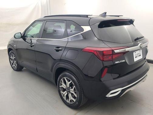 Cherry Black 2021 Kia Seltos EX