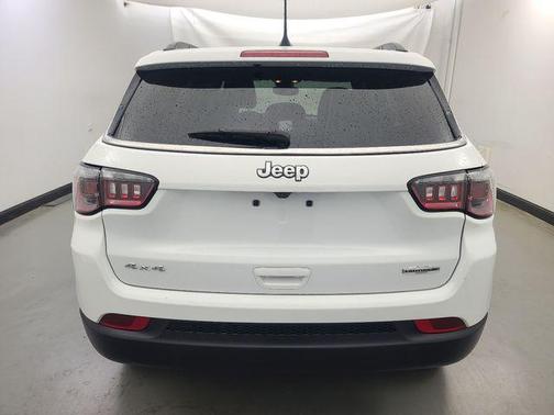 Bright White Clearcoat 2024 Jeep Compass Latitude Lux