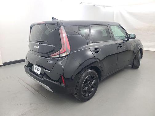 Fusion Black 2024 Kia Soul LX