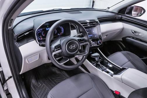 2023 Hyundai TUCSON SE