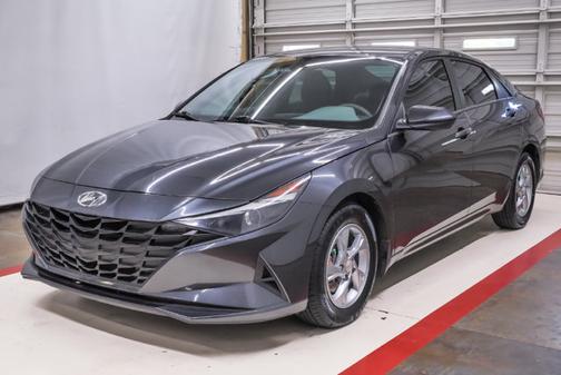 Gray 2022 Hyundai ELANTRA SE