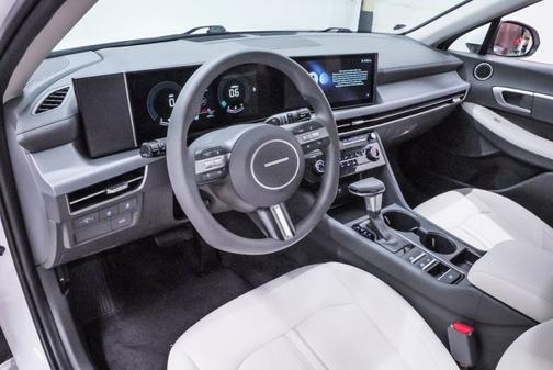 2025 Hyundai SONATA SE