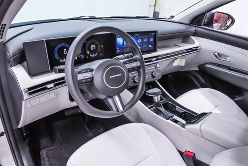 2025 Hyundai TUCSON SE