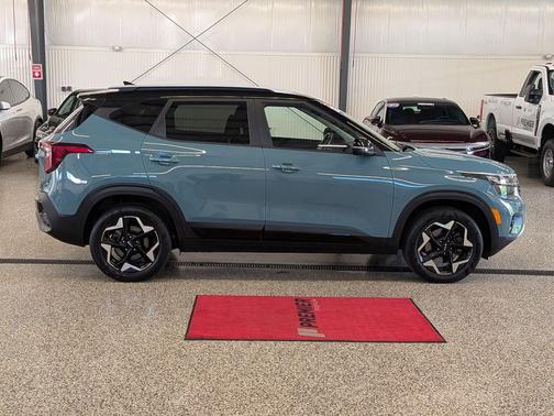 Pluton Blue/Black Roof 2025 Kia Seltos S