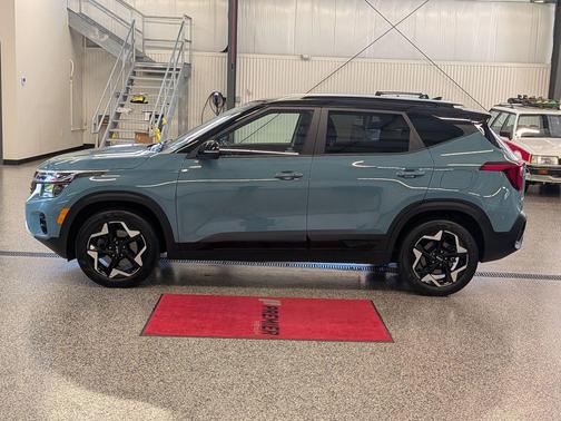 Pluton Blue/Black Roof 2025 Kia Seltos S