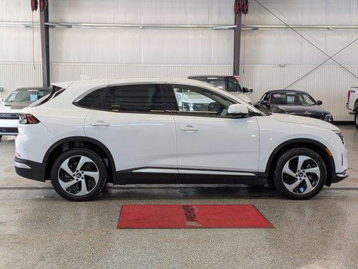 2025 VinFast VF 8 Eco