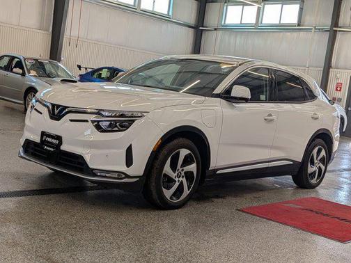 2025 VinFast VF 8 Eco