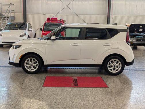 Snow White Pearl 2024 Kia Soul LX