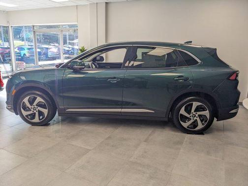 2025 VinFast VF 8 Eco