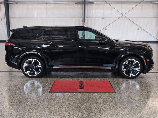 2024 VinFast VF 9 Plus