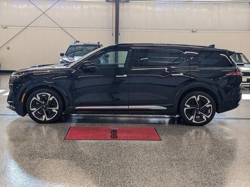 2024 VinFast VF 9 Plus