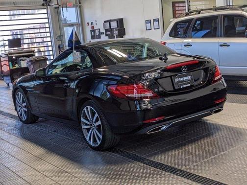Photo 5 of 30 of 2020 Mercedes-Benz SLC 300 Base