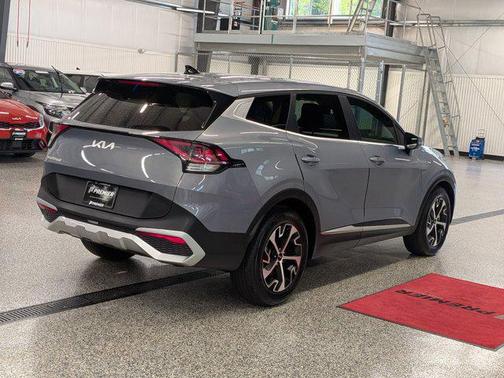 Everlasting Silver 2024 Kia Sportage EX