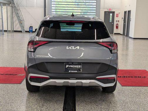 Everlasting Silver 2024 Kia Sportage EX