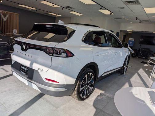 2025 VinFast VF 8 Plus