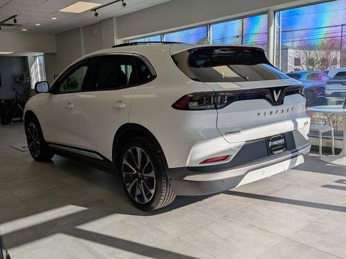 2025 VinFast VF 8 Plus