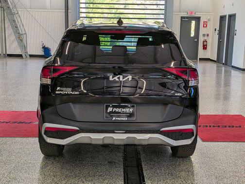 Ebony Black 2024 Kia Sportage EX