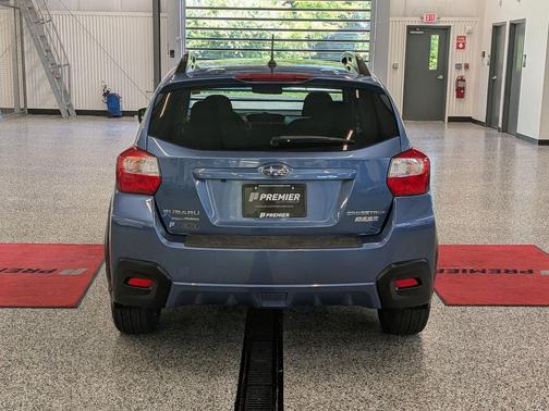 Quartz Blue Pearl 2017 Subaru Crosstrek 2.0i