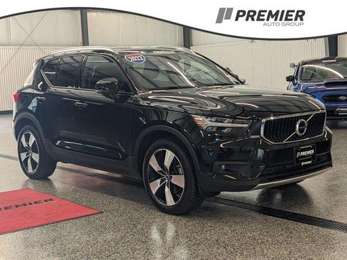 2022 Volvo XC40 T5 Momentum