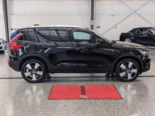 2022 Volvo XC40 T5 Momentum