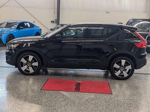 2022 Volvo XC40 T5 Momentum