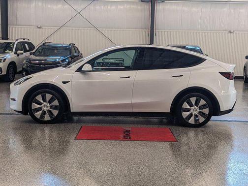 2022 Tesla Model Y Long Range Dual Motor All-Wheel Drive